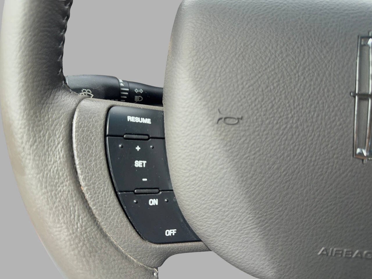 Used 2008 Lincoln Town Car Signature Limited RWD image 31