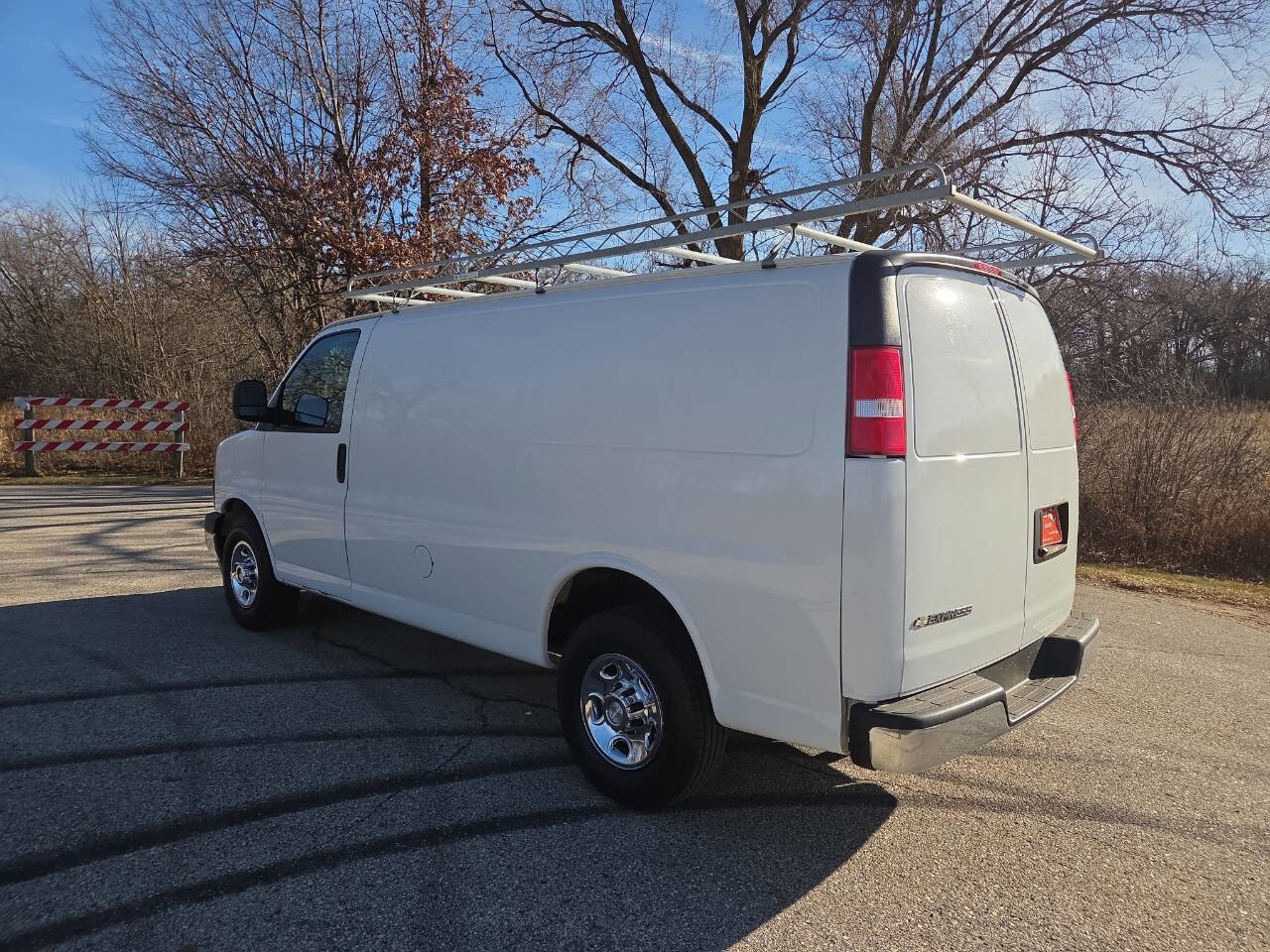 Used 2019 Chevrolet Express 3500 w/ Driver Convenience Package image 4