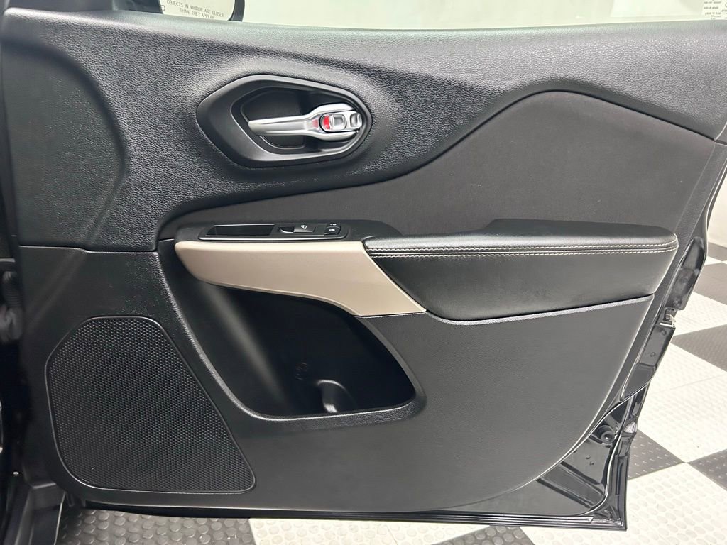 Used 2017 Jeep Cherokee Altitude image 16