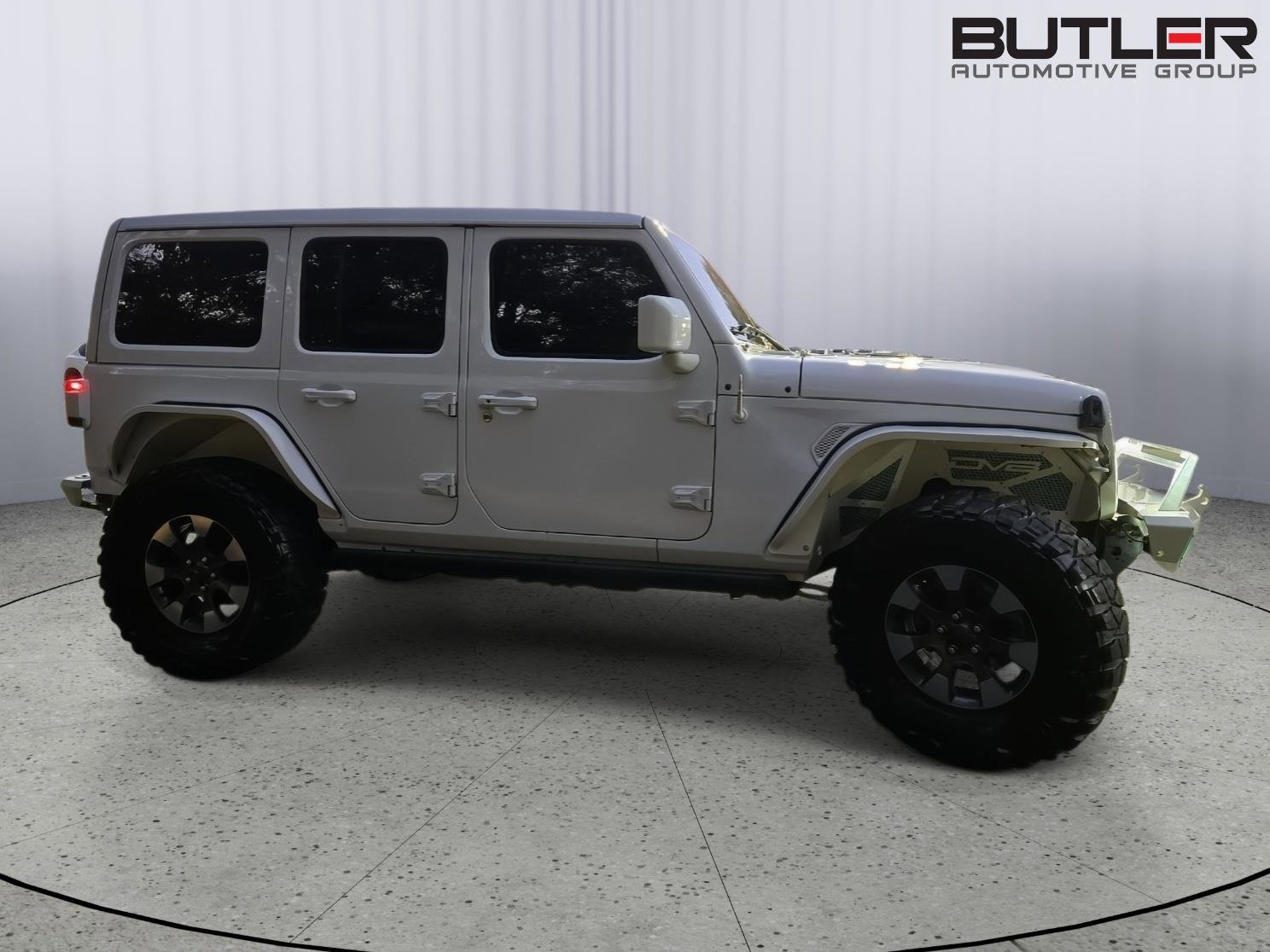 Used 2019 Jeep Wrangler Unlimited Sahara image 5