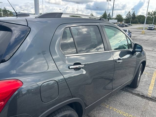 Used 2017 Chevrolet Trax LT w/ LT Convenience Package FWD image 5
