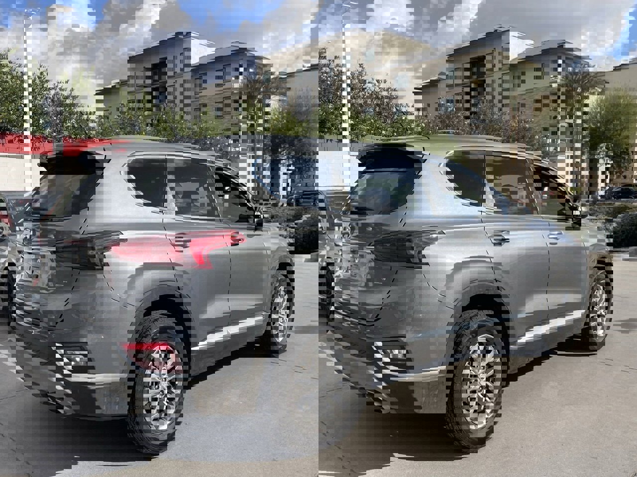 Used 2019 Hyundai Santa Fe SE image 2