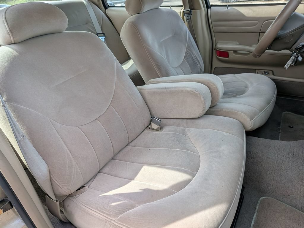 Used 1999 Ford Crown Victoria RWD image 27
