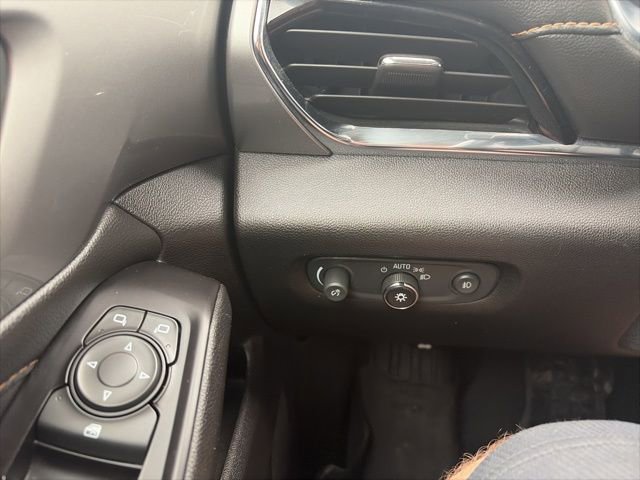 Used 2018 Chevrolet Traverse LT image 18