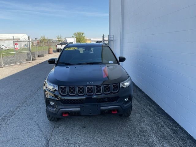 Used 2024 Jeep Compass Trailhawk image 5