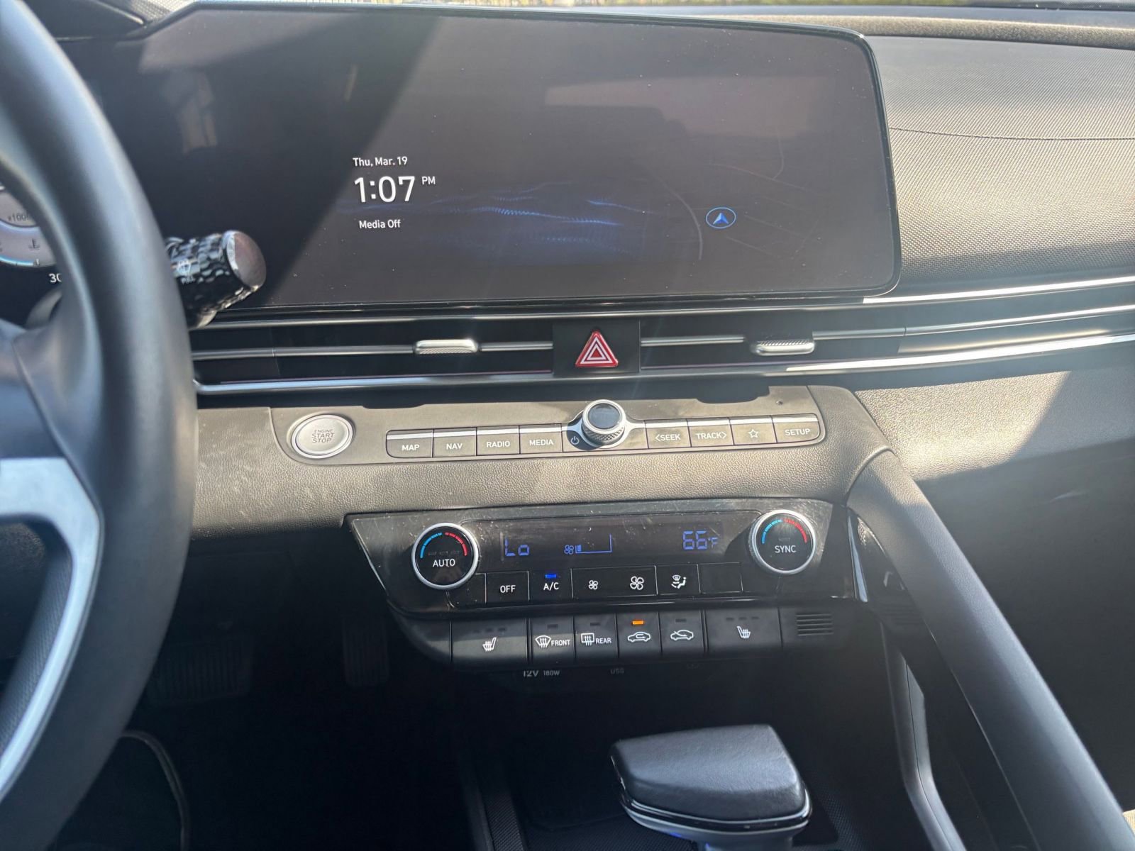 Used 2025 Hyundai Elantra SEL image 17