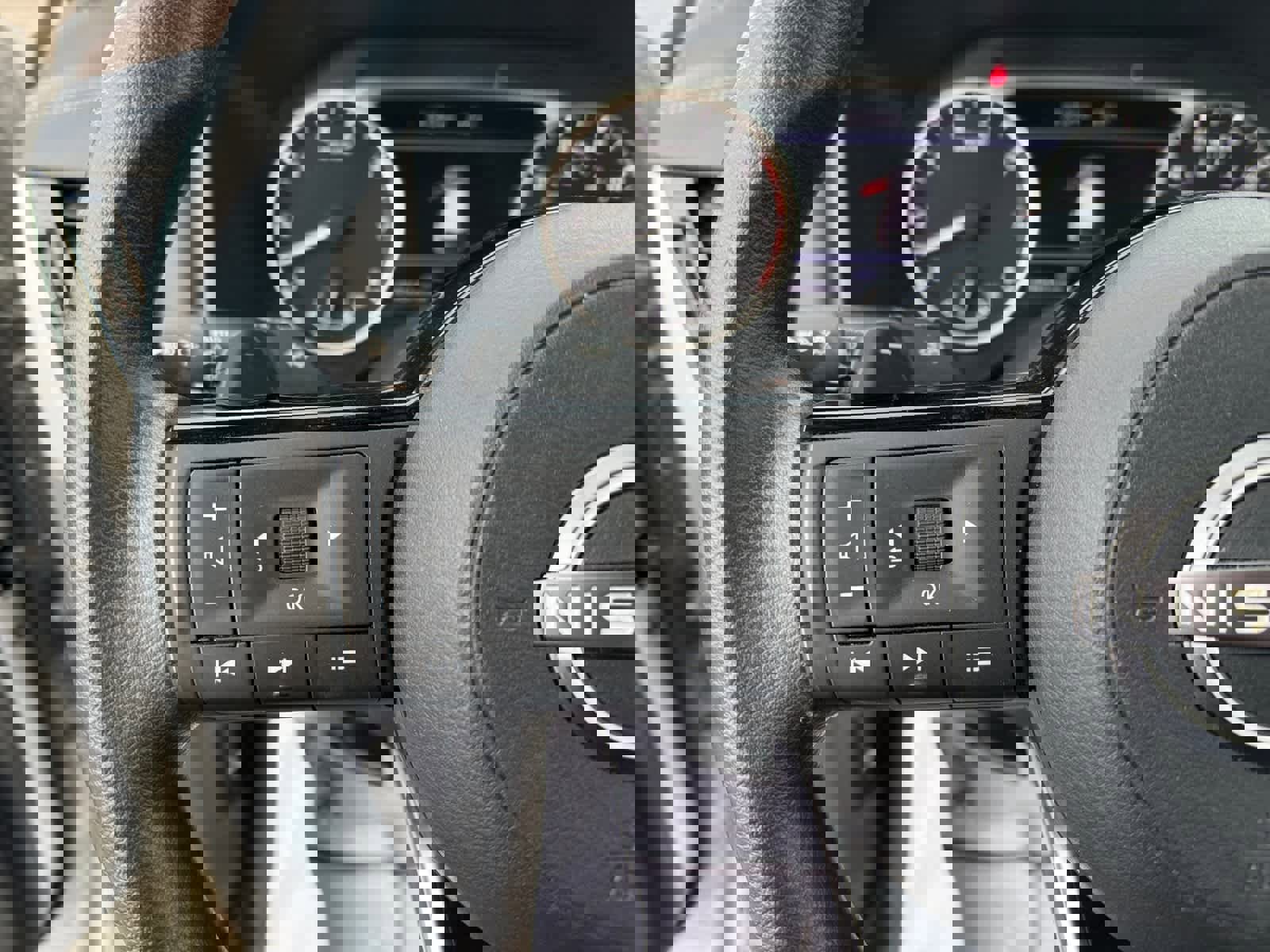 Used 2022 Nissan Rogue SV image 21