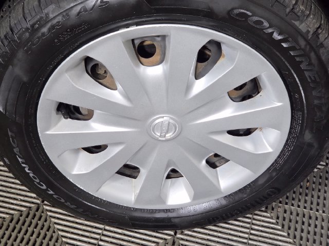 Used 2017 Nissan Versa SV FWD image 10