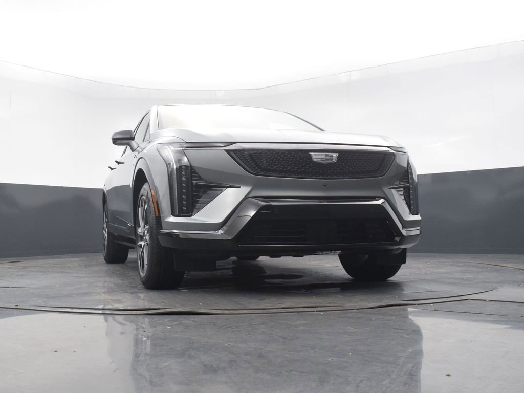 Certified 2025 Cadillac Optiq Sport 2 w/ LPO, Floor Liner Package AWD/4WD image 47