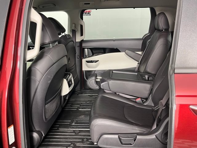 Used 2024 Kia Carnival EX FWD image 25