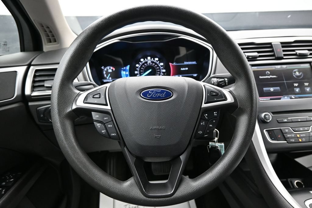 Used 2016 Ford Fusion SE FWD image 14