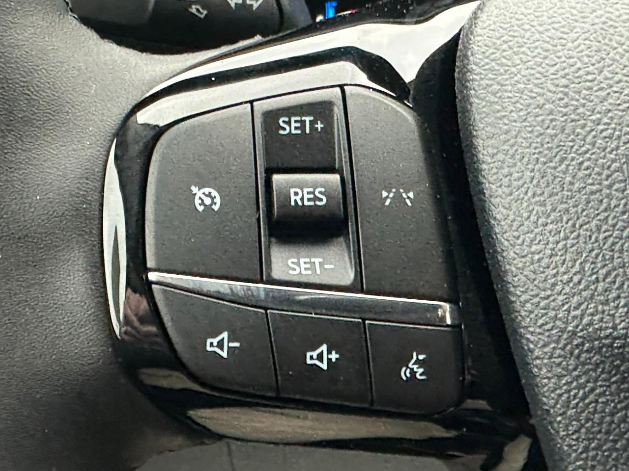 New 2026 Ford Escape Active w/ Cold Weather Package FWD image 10
