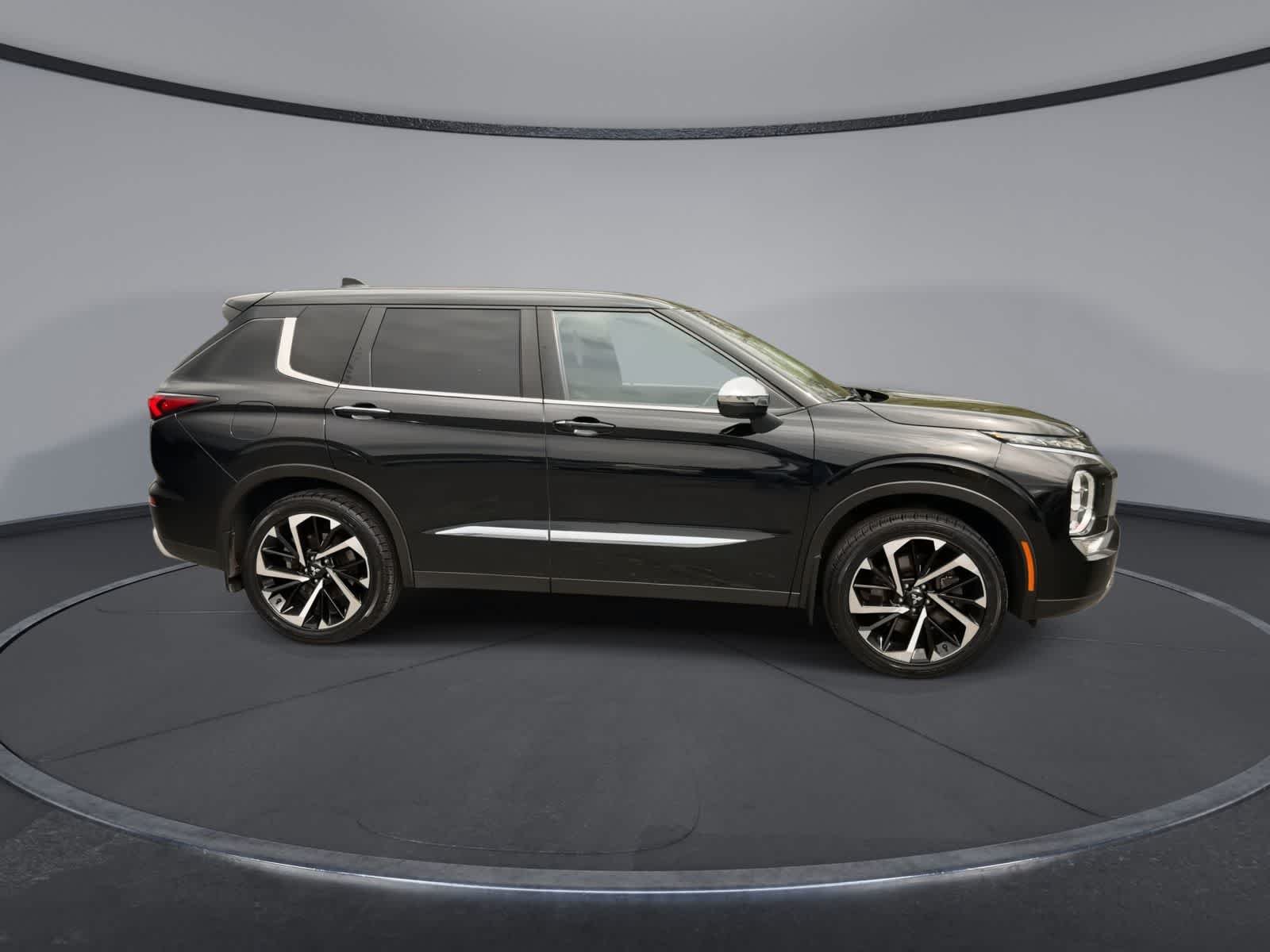 Used 2022 Mitsubishi Outlander SE AWD/4WD image 9