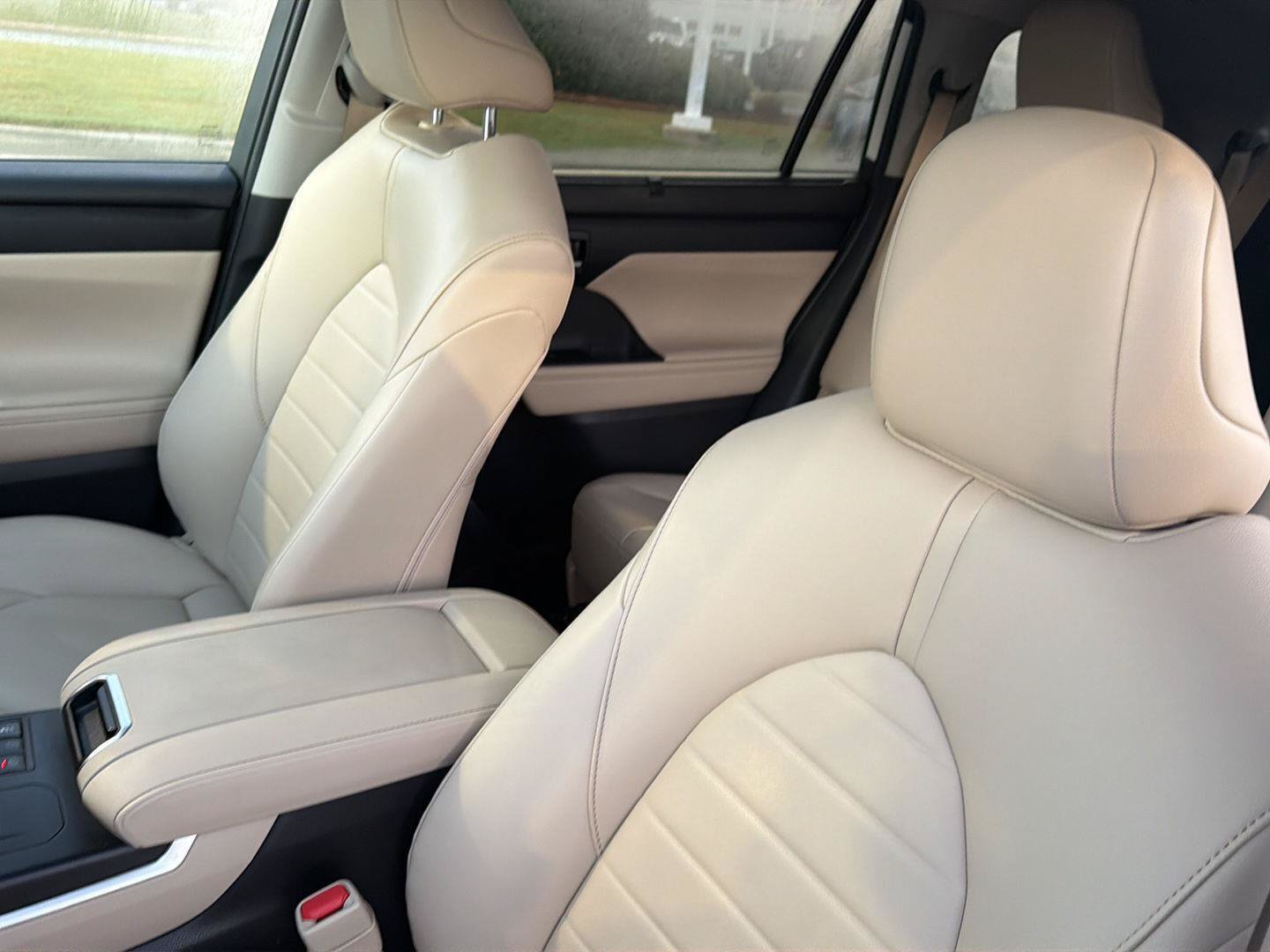 Used 2023 Toyota Highlander XLE FWD image 29