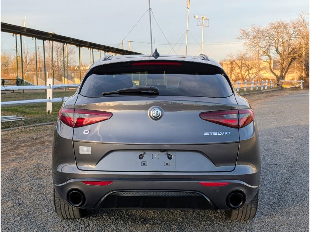 Used 2022 Alfa Romeo Stelvio Veloce image 6