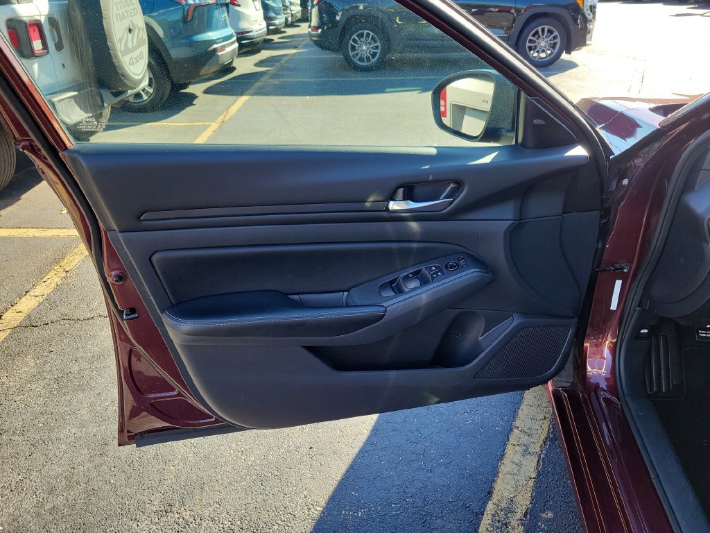 Used 2025 Nissan Altima 2.5 SV FWD image 20