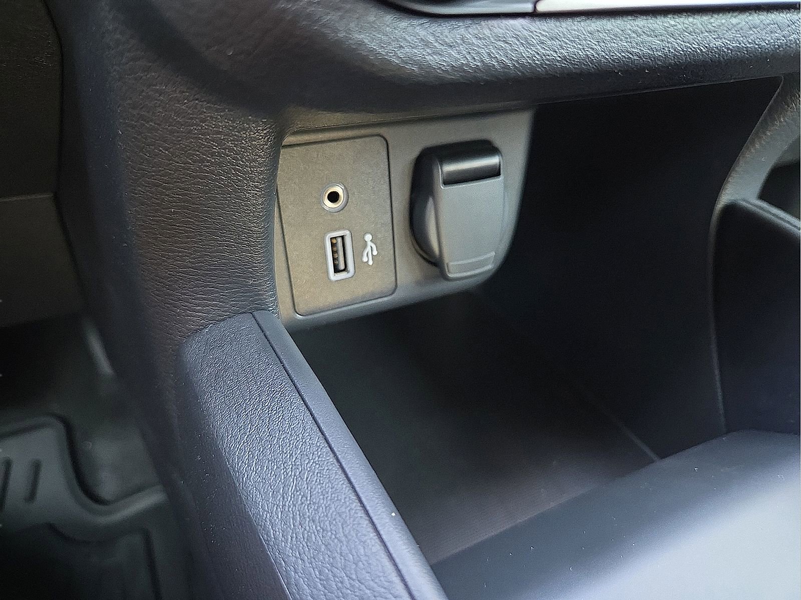 Used 2025 Nissan Versa S w/ Trunk Package image 20