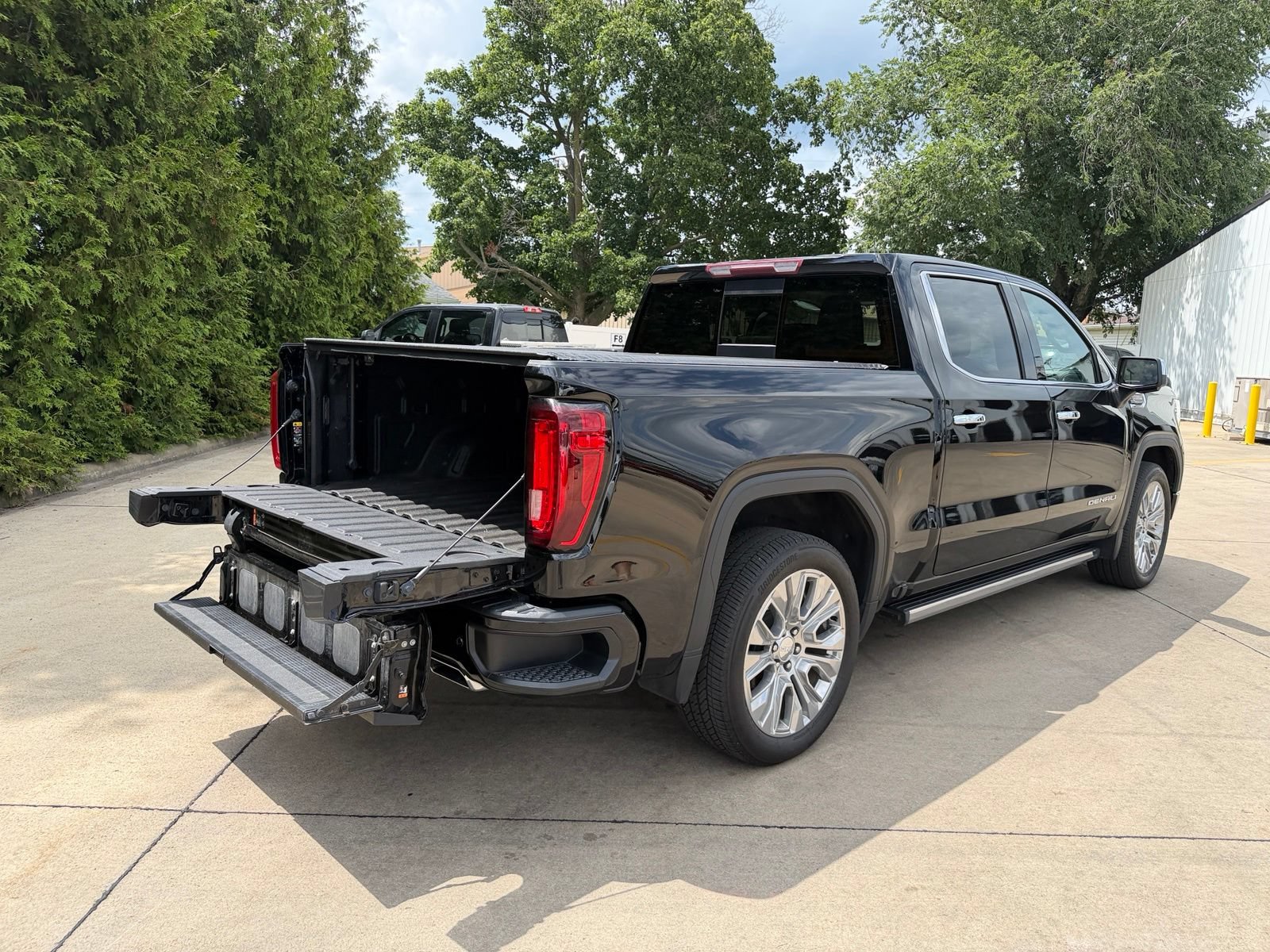 Used 2022 GMC Sierra 1500 Denali w/ Denali Premium Package AWD/4WD image 33