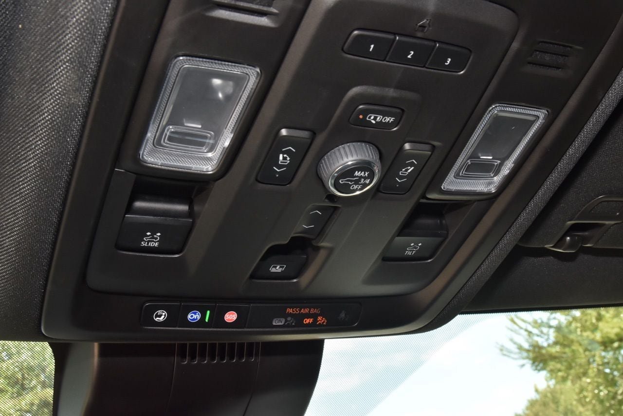 Used 2024 GMC Yukon AT4 w/ Technology Package AWD/4WD image 33