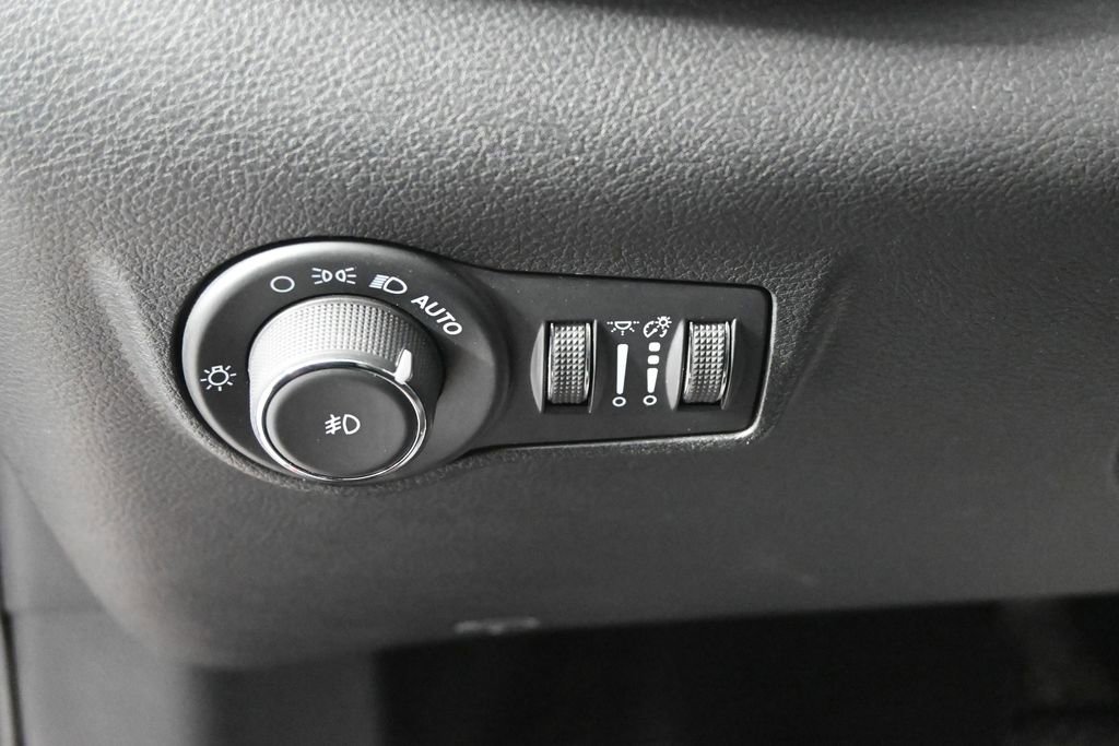 Used 2024 Jeep Compass Latitude image 23