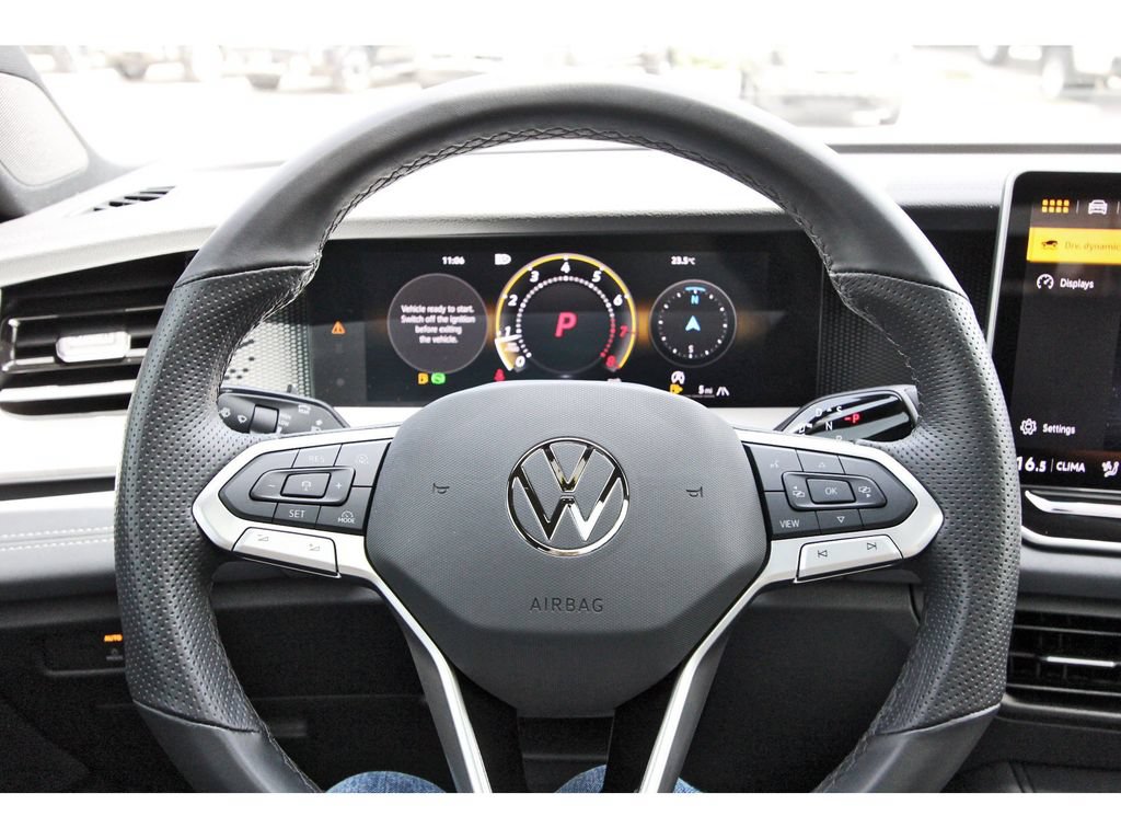 Used 2025 Volkswagen Tiguan SE R-Line AWD/4WD image 13