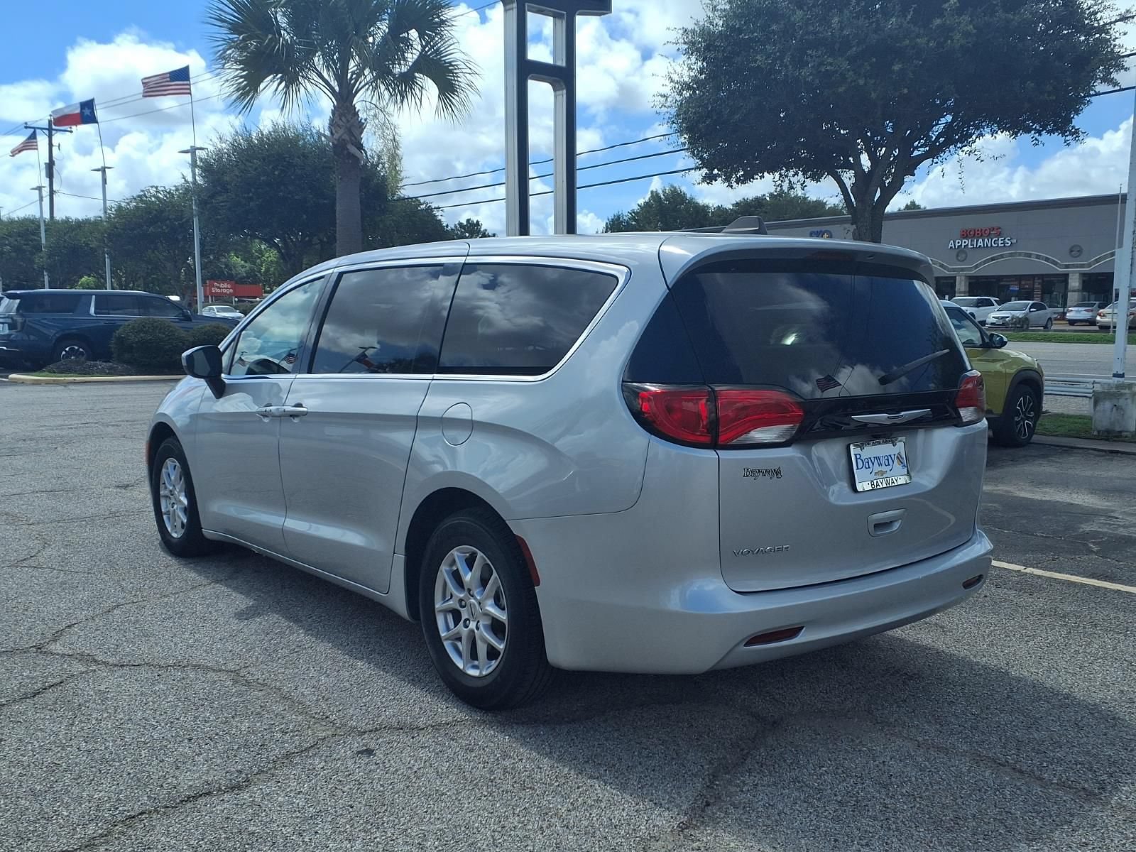 Used 2023 Chrysler Voyager LX FWD image 24