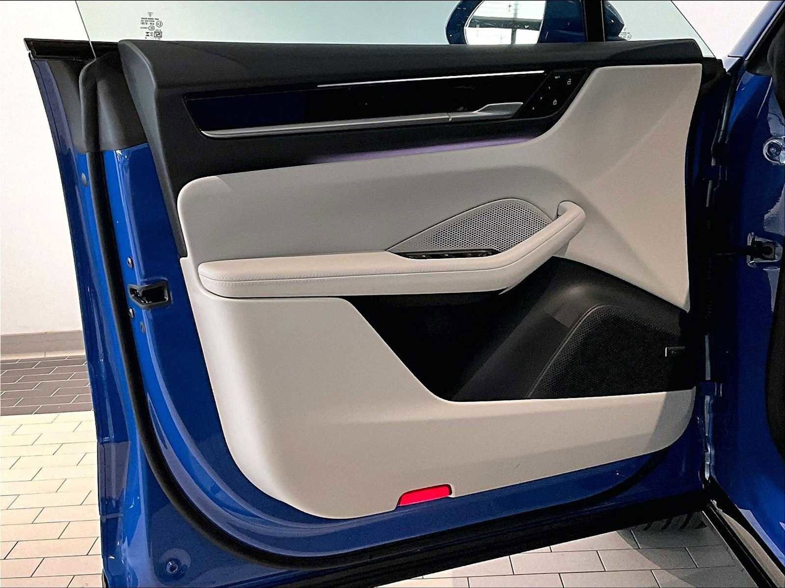 New 2026 Porsche Macan 4 Electric AWD/4WD image 24