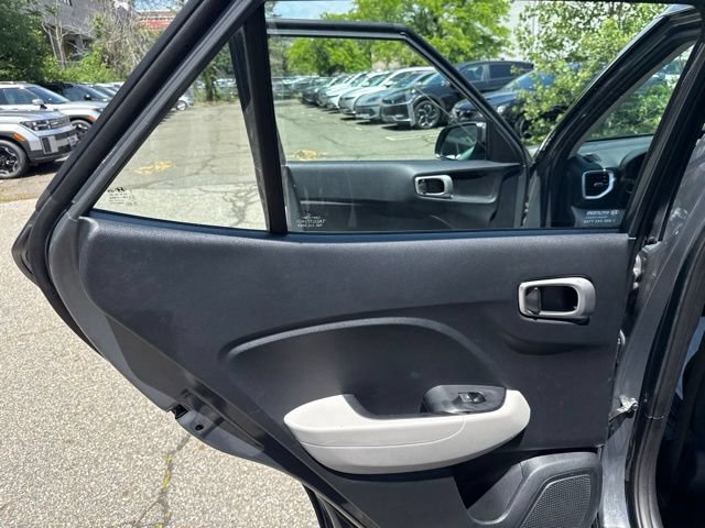 Used 2023 Hyundai Venue SEL FWD image 32