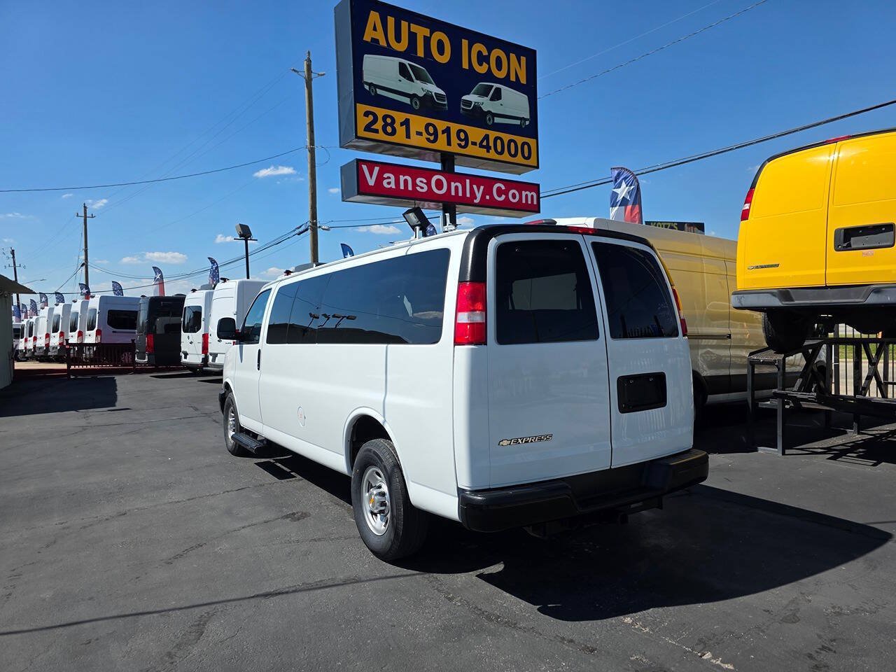 Used 2022 Chevrolet Express 3500 LS RWD image 30