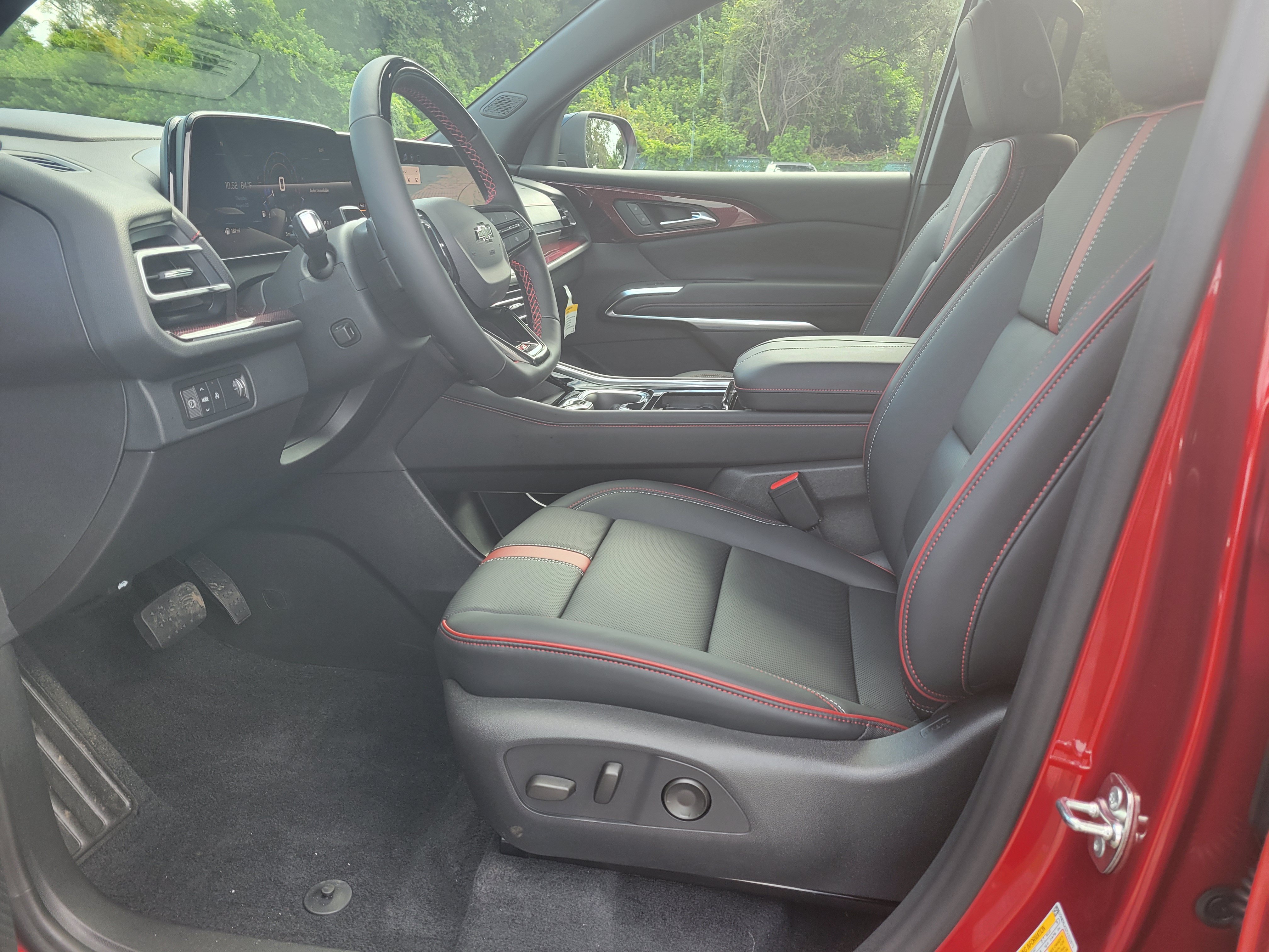 New 2027 Chevrolet Traverse RS w/ LPO, Floor Liner Package FWD image 29