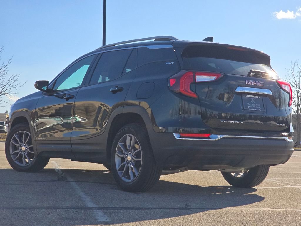 Used 2023 GMC Terrain SLT image 13