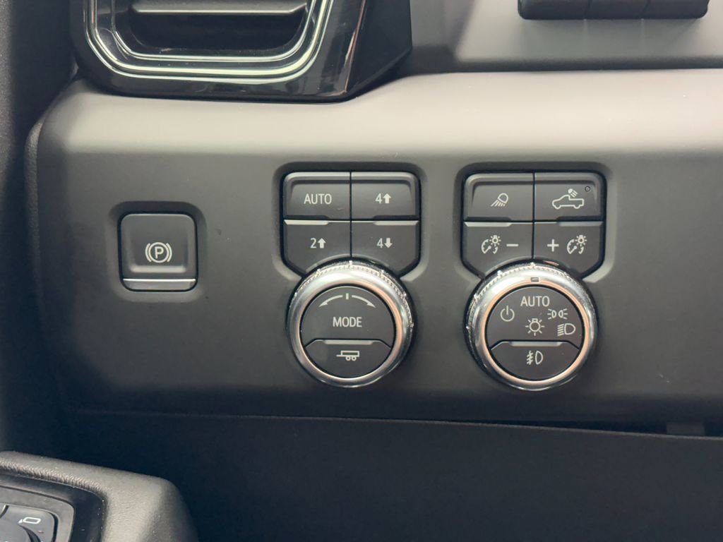 Used 2025 GMC Sierra 2500 AT4 w/ AT4 Premium Plus Package AWD/4WD image 20