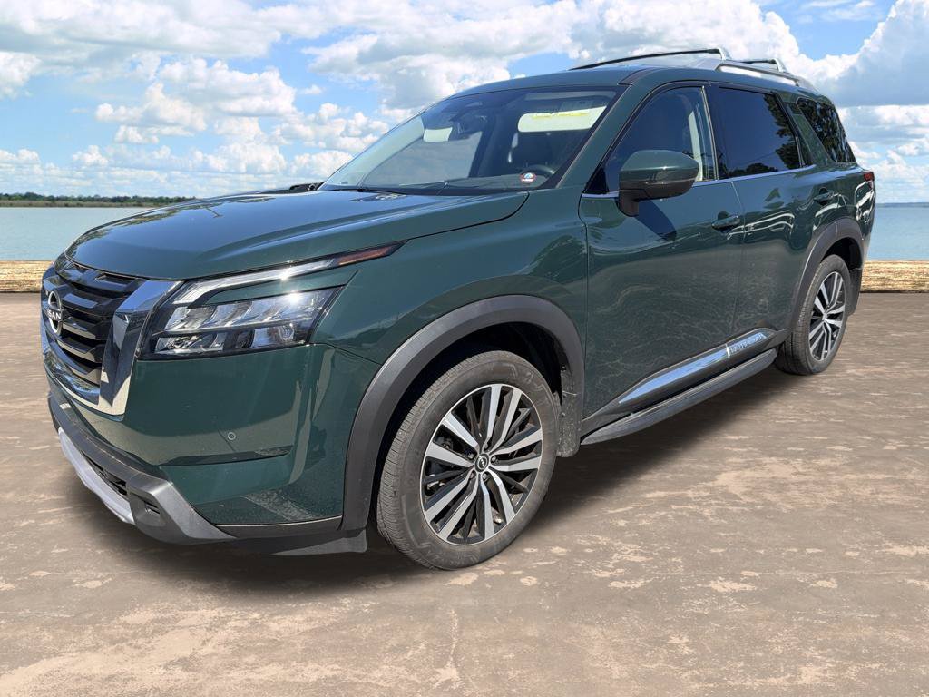 Used 2025 Nissan Pathfinder Platinum AWD/4WD image 2