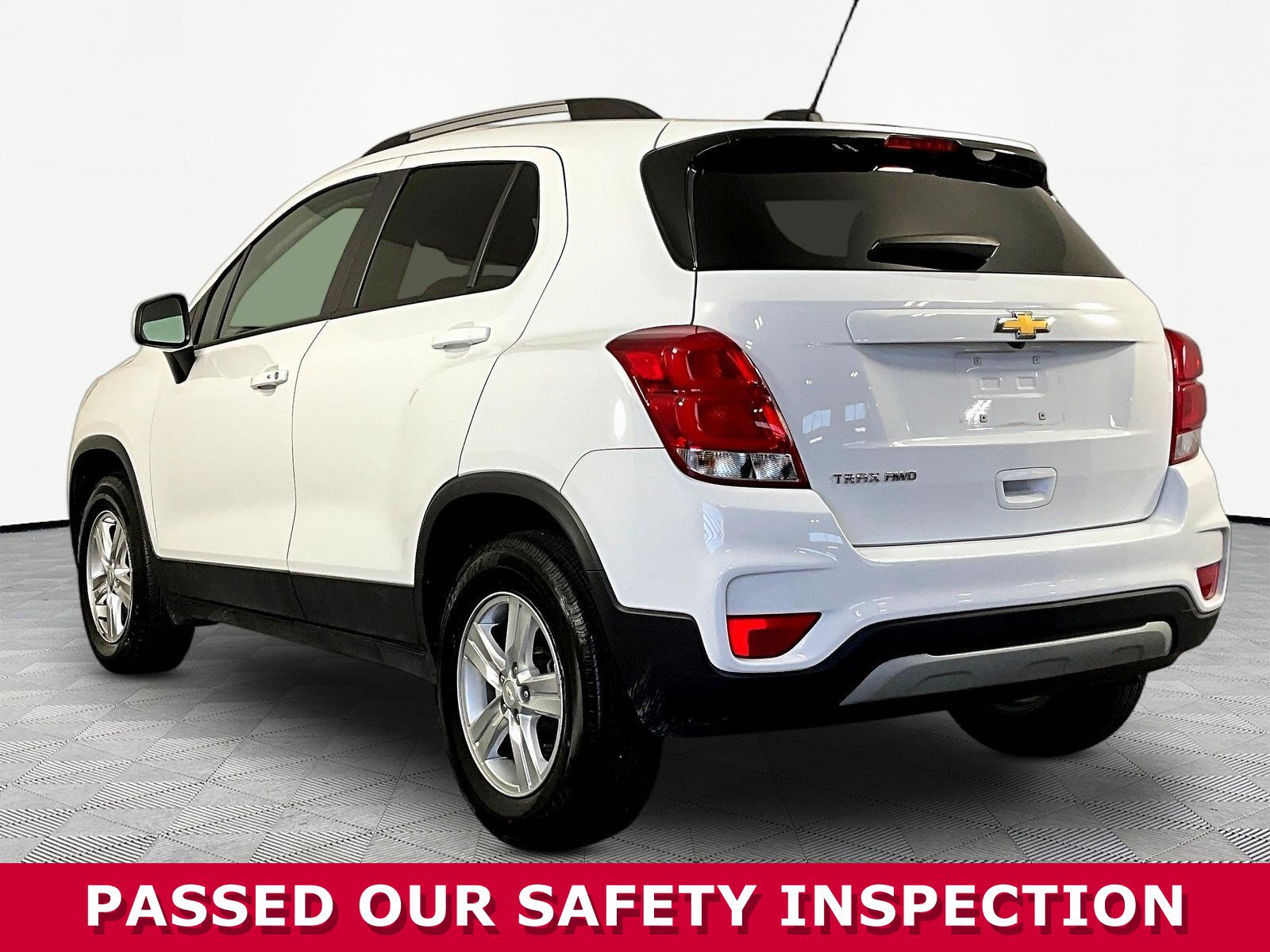 Used 2022 Chevrolet Trax LT w/ LT Convenience Package AWD/4WD image 4