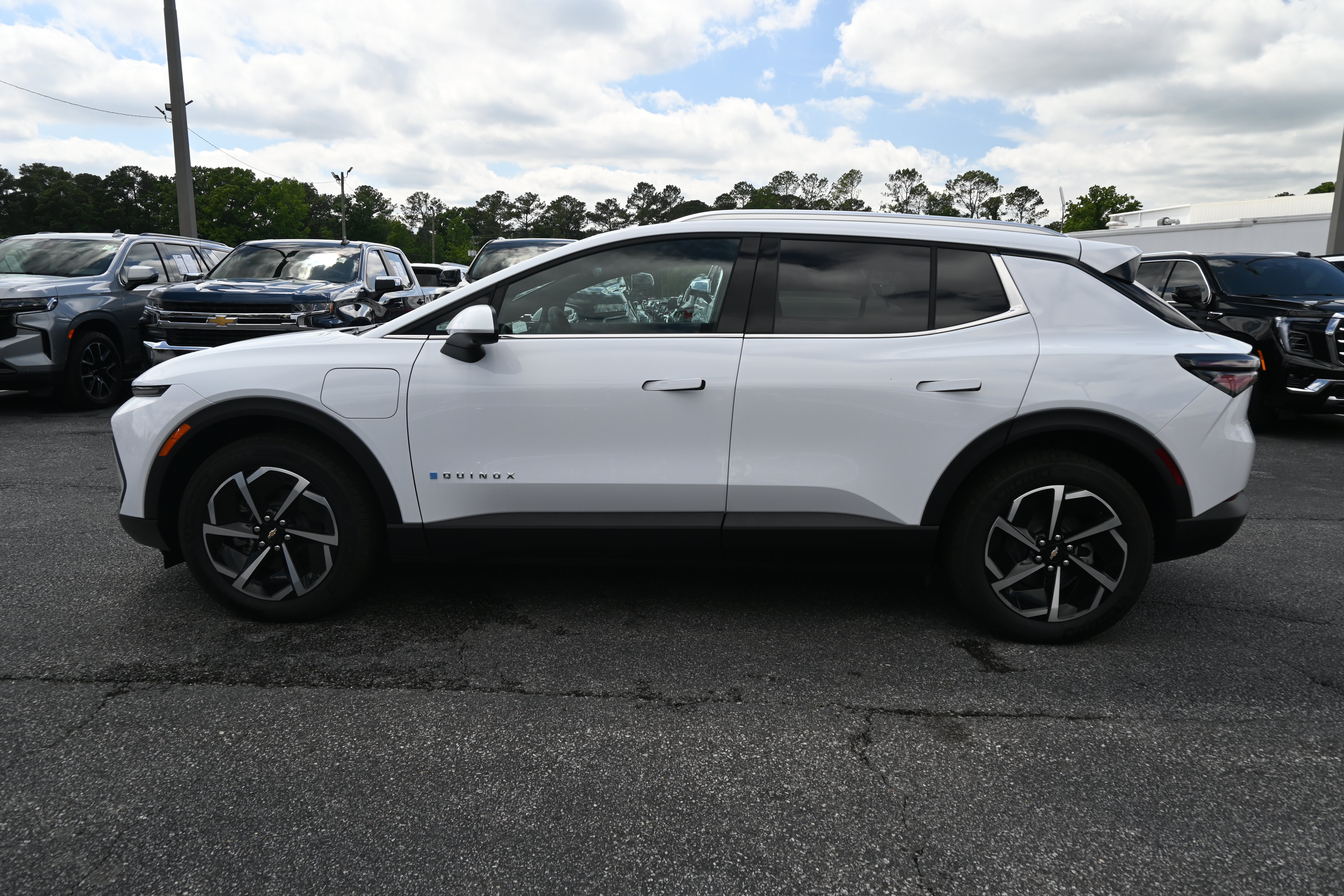 New 2026 Chevrolet Equinox EV LT AWD/4WD image 7