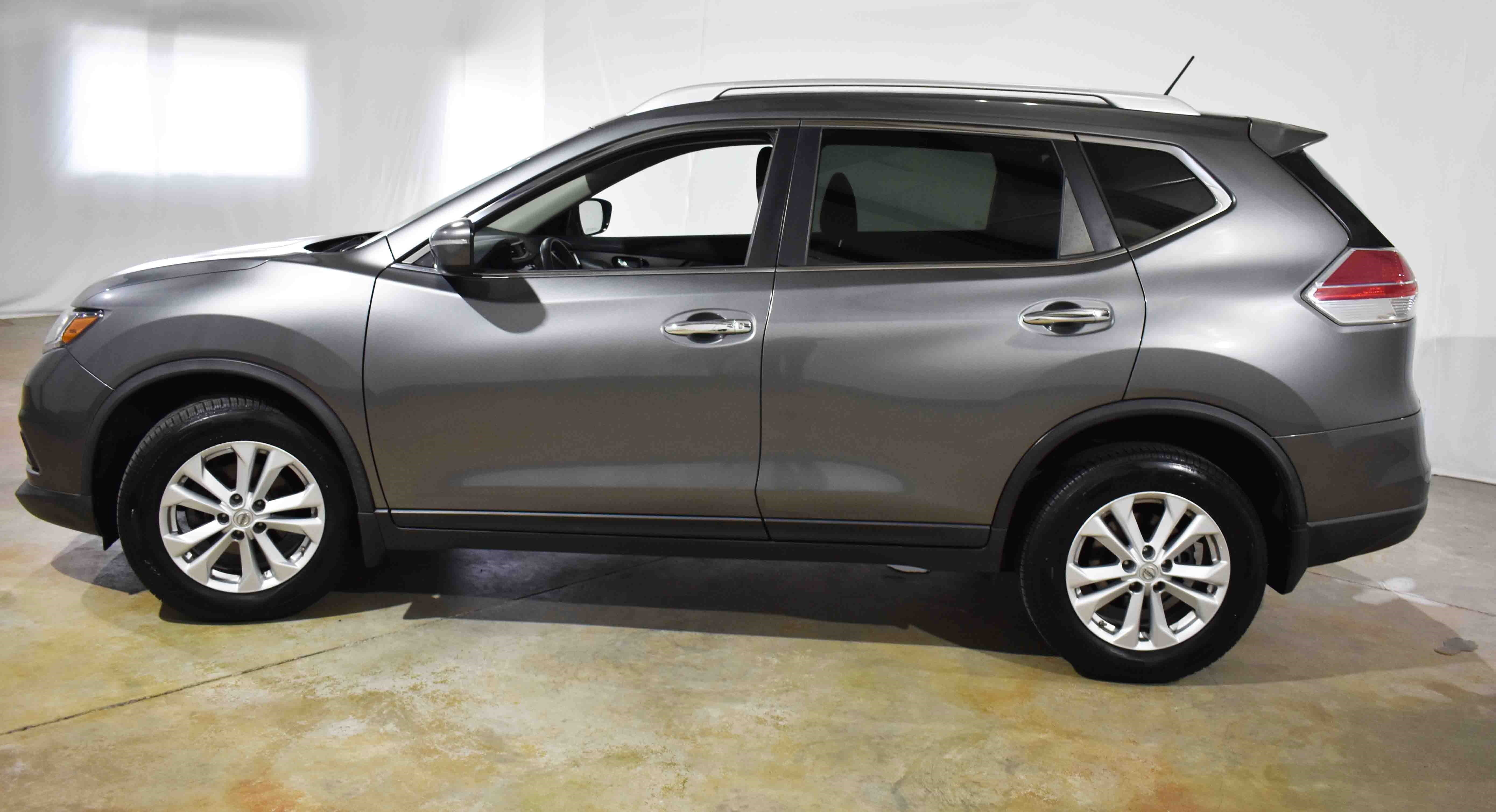 Used 2015 Nissan Rogue SV image 6
