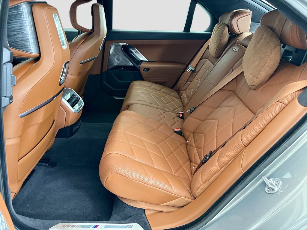 Used 2023 BMW 760i xDrive AWD/4WD image 20