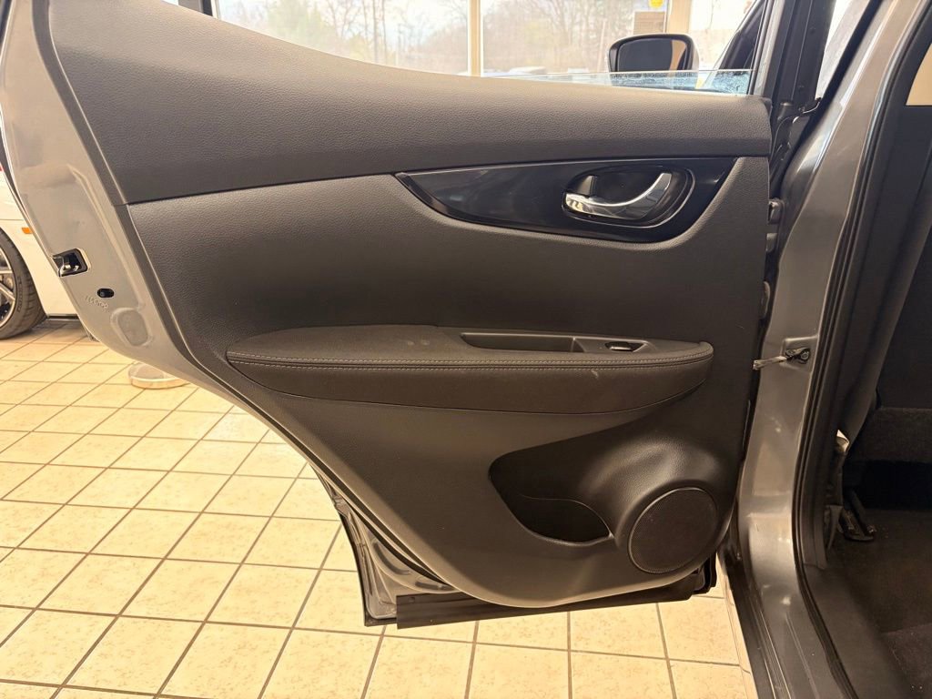 Used 2018 Nissan Rogue Sport SV image 19