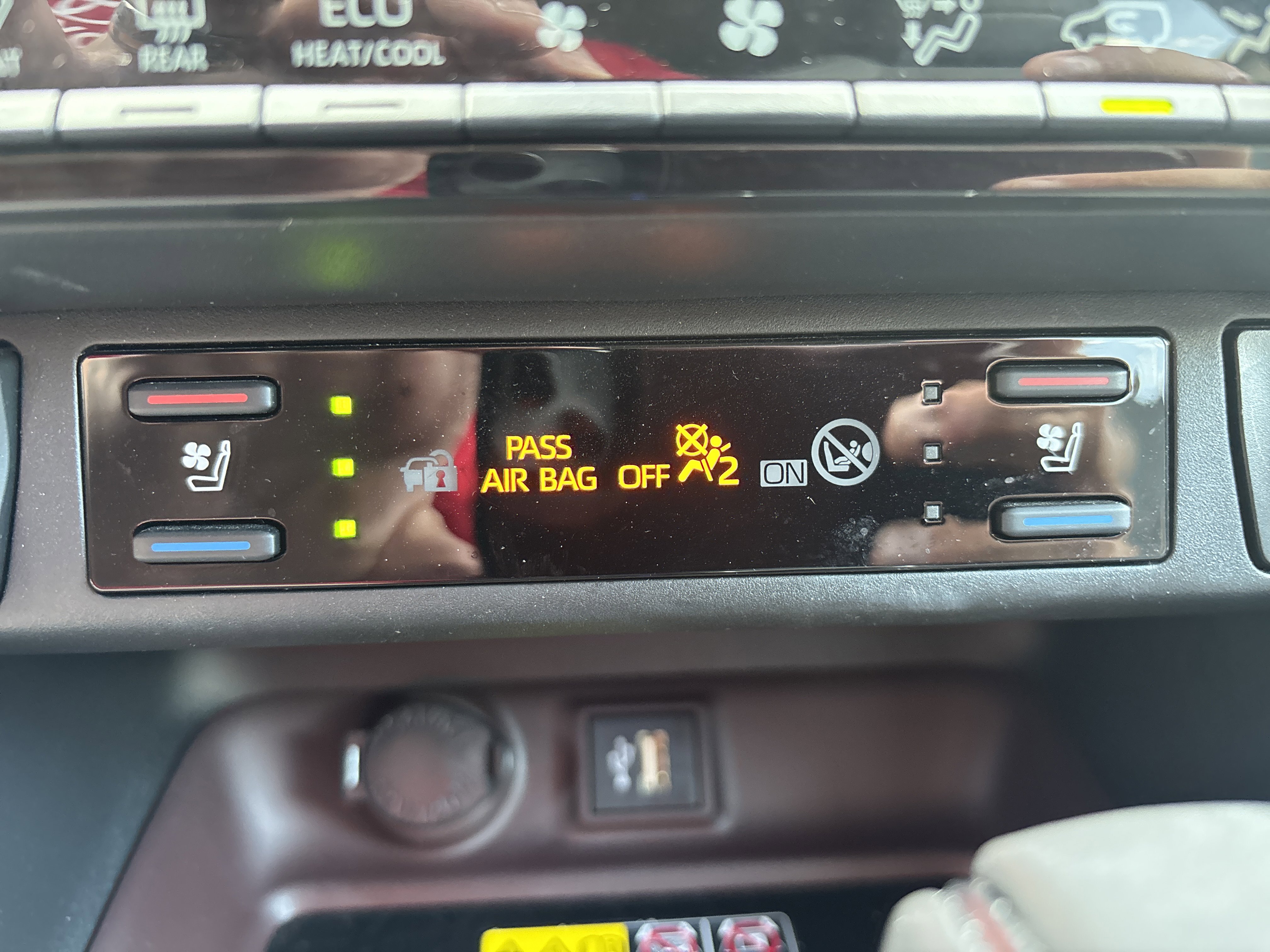 Used 2023 Toyota RAV4 Limited AWD/4WD image 28