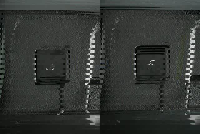 Certified 2025 Volkswagen Atlas Peak Edition SE image 25