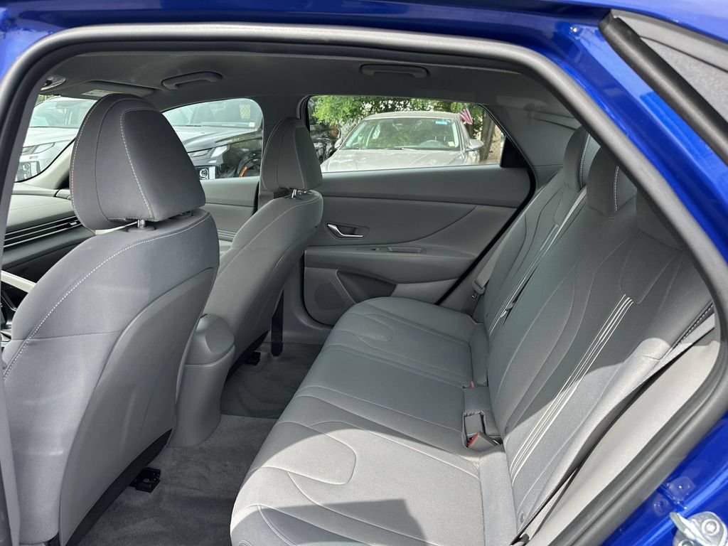 Used 2023 Hyundai Elantra SEL w/ Convenience Package FWD image 9