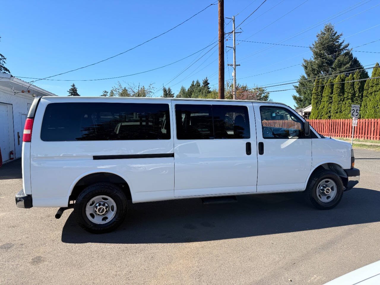 Used 2008 GMC Savana 3500 Extended Passenger w/ LT Preferred Equipment Group RWD image 6