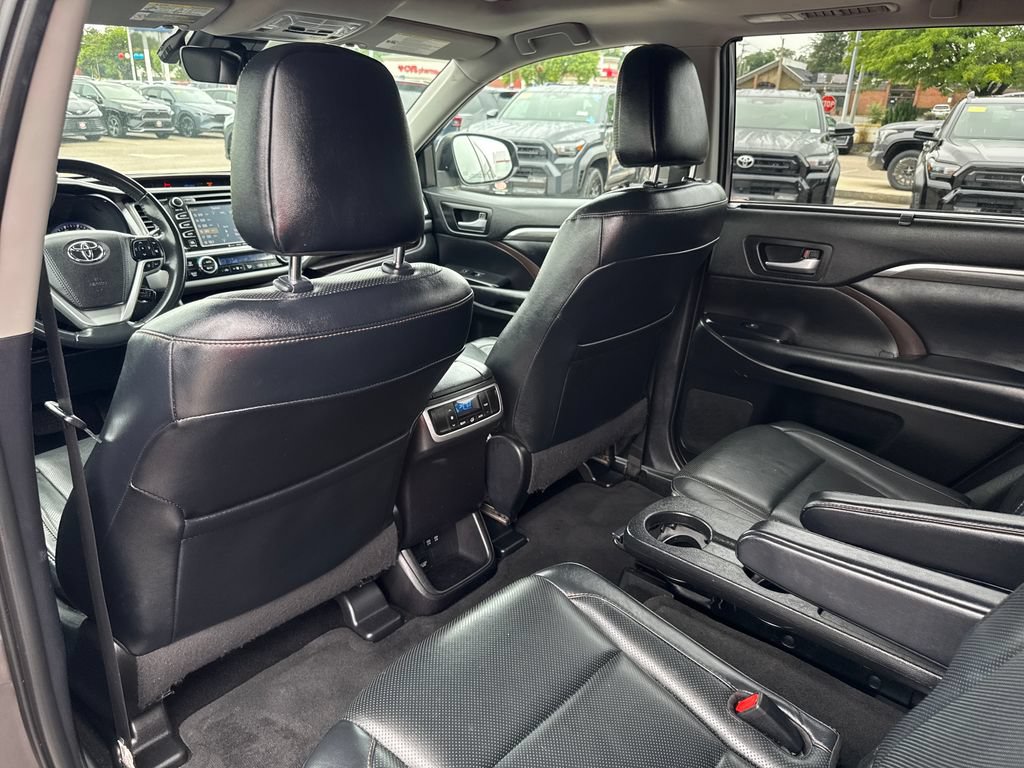 Used 2019 Toyota Highlander Limited AWD/4WD image 38
