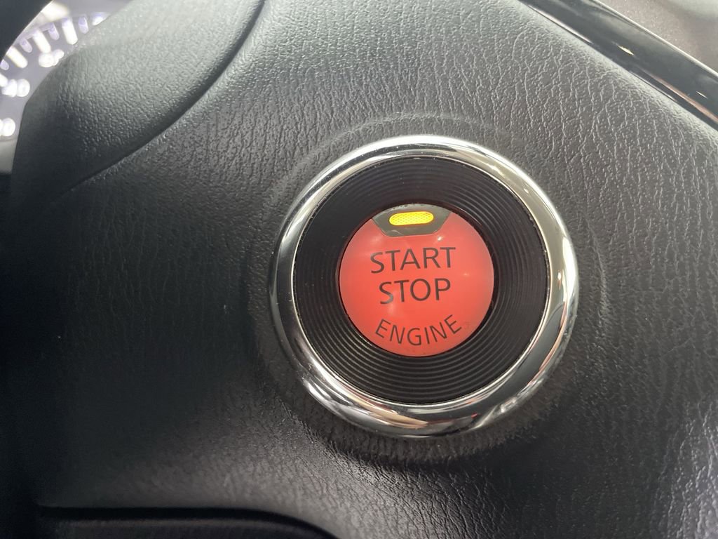 Used 2020 Nissan Pathfinder SV image 16