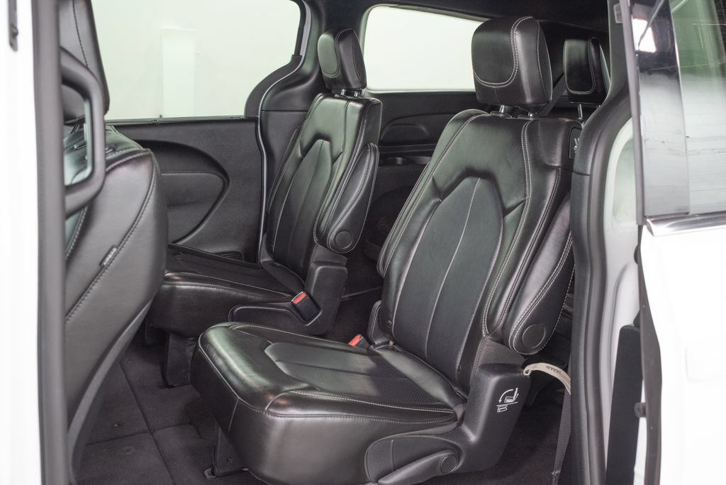Used 2025 Chrysler Pacifica Select FWD image 8