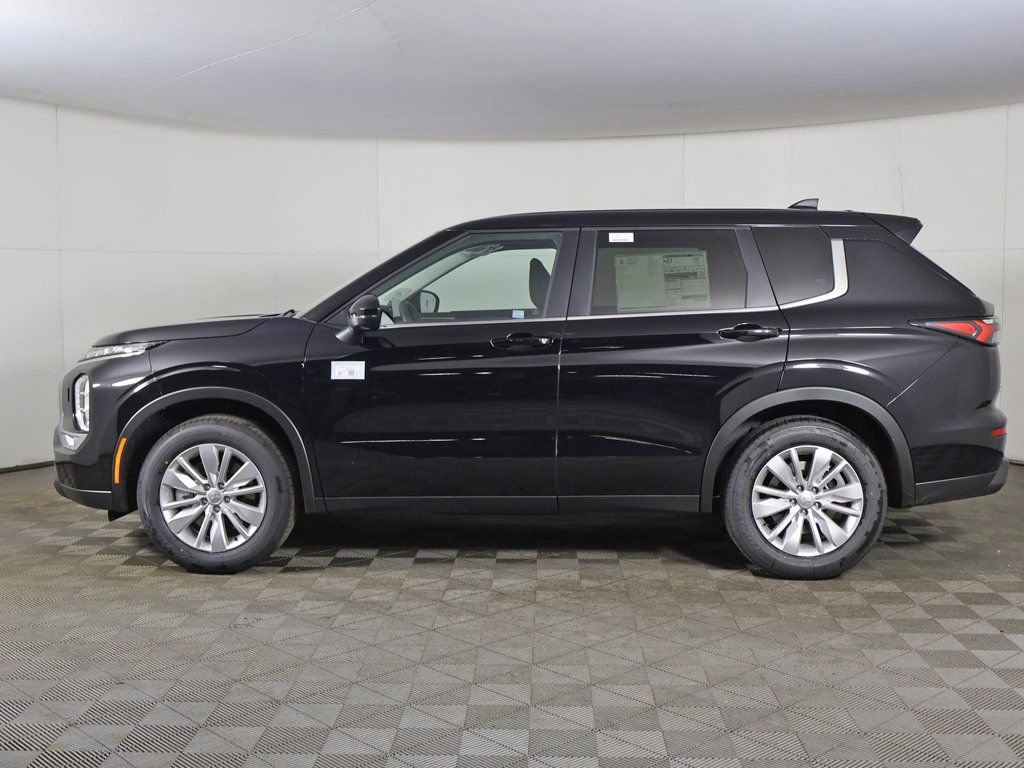New 2026 Mitsubishi Outlander ES image 17