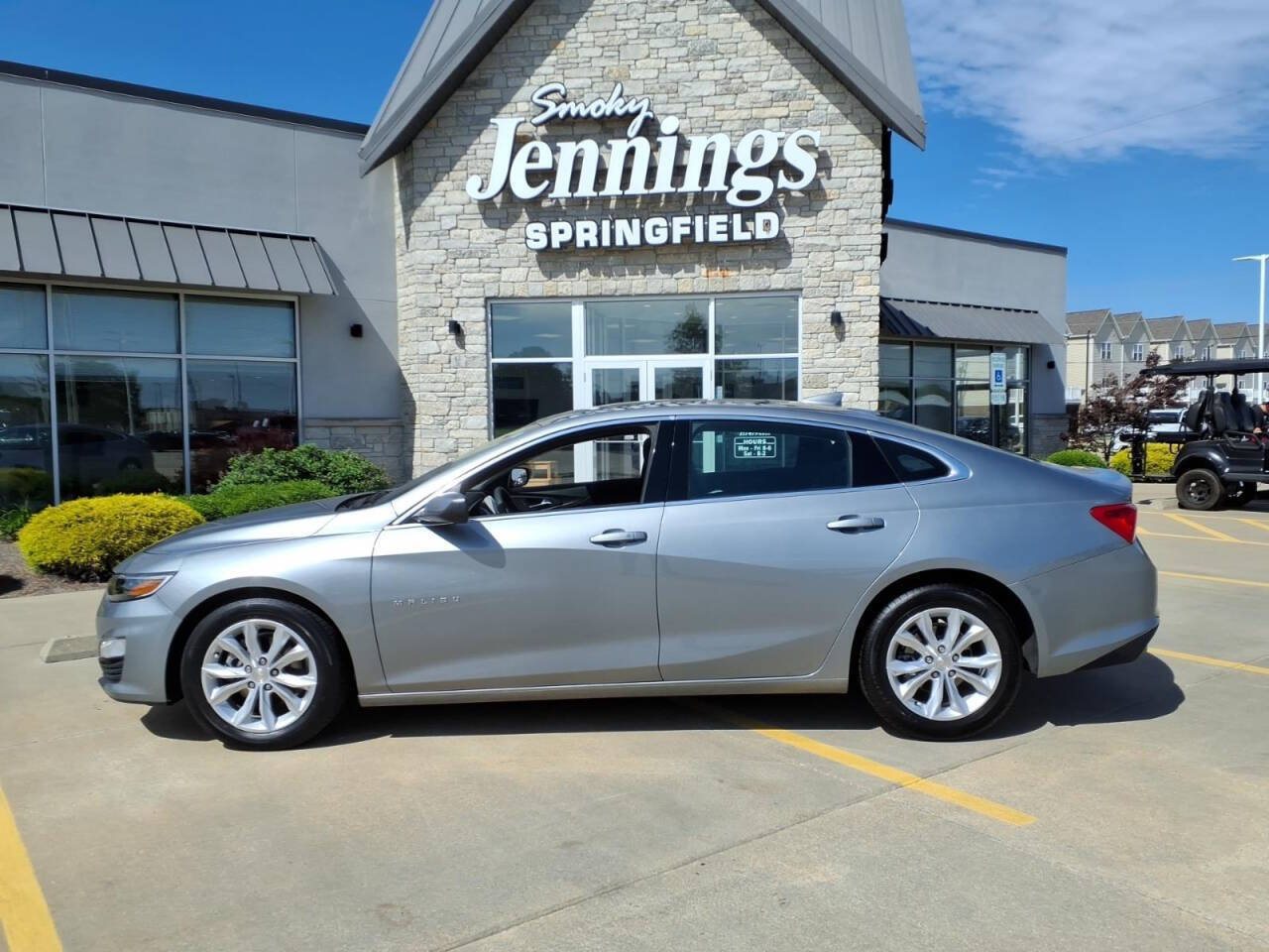 Used 2024 Chevrolet Malibu LT FWD image 2