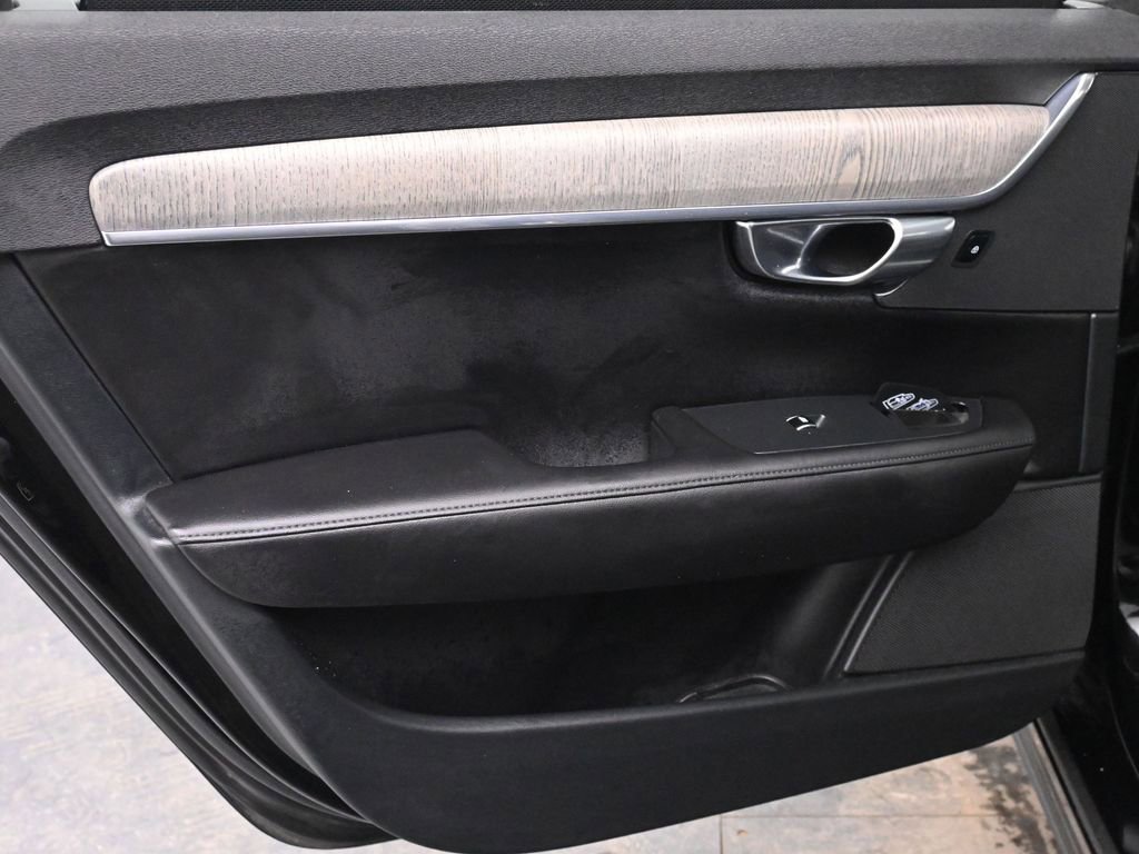 Used 2023 Volvo S90 B6 Plus image 14