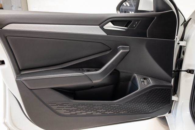 Used 2024 Volkswagen Jetta SE w/ Panoramic Sunroof Package FWD image 7