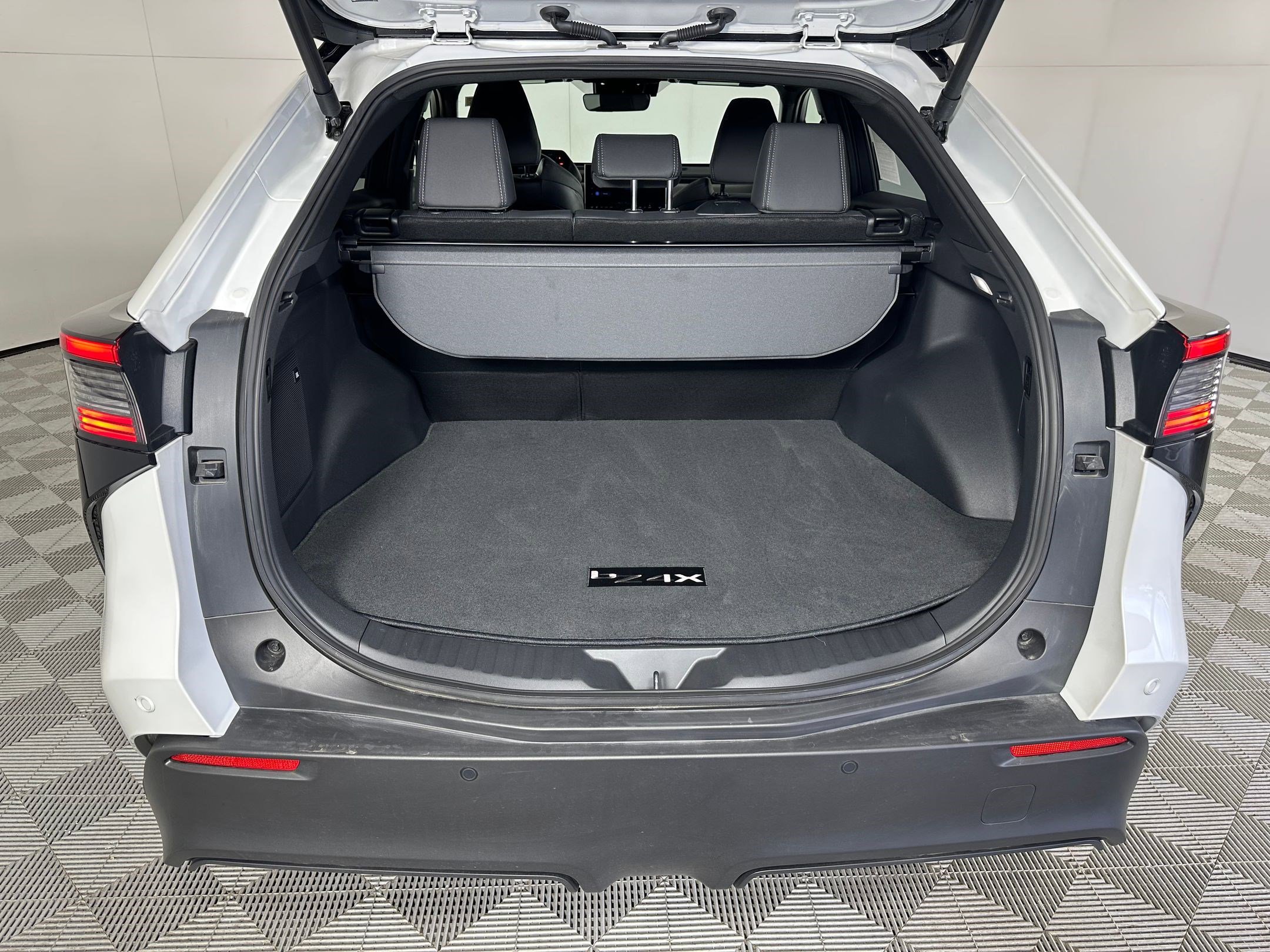 Used 2025 Toyota bZ4X AWD image 31